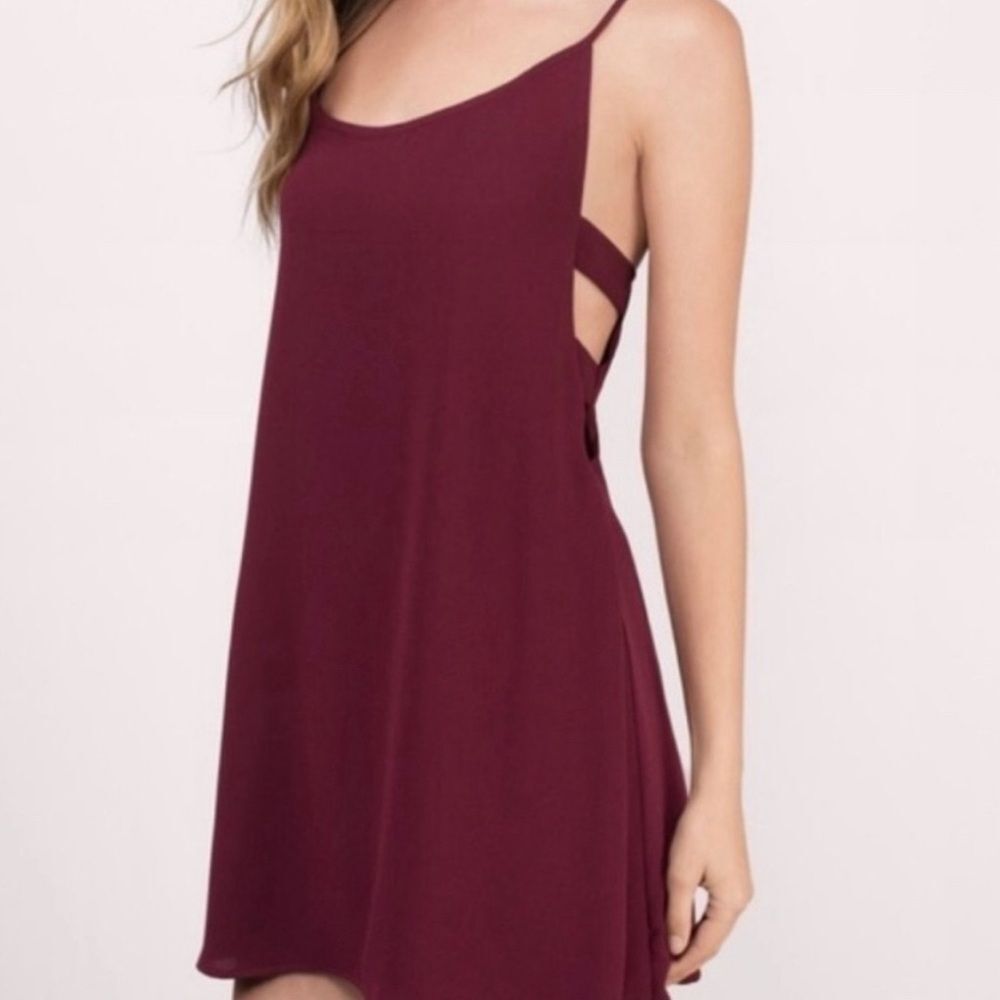 Tobi Vana Maroon Shift Dress with Side Cutout Detail